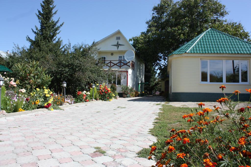 Jamilya'S B&B Guest House Karakol Esterno foto